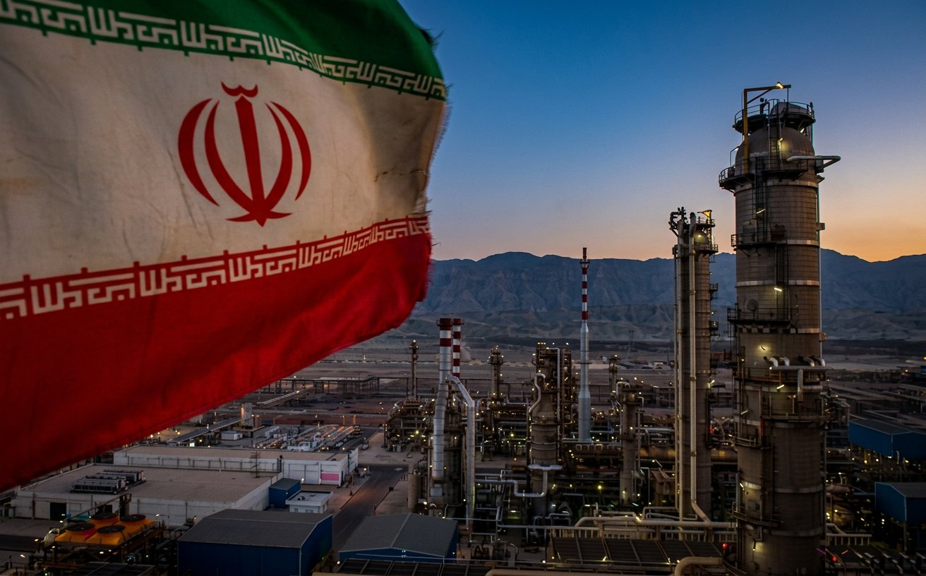 پالایشگاه ستاره خلیج فارس بندرعباس با پرچم ایران